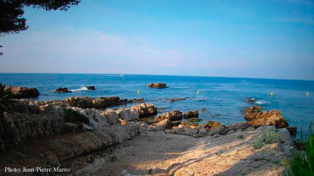 Le Cap d'Antibes, vue sur la mer